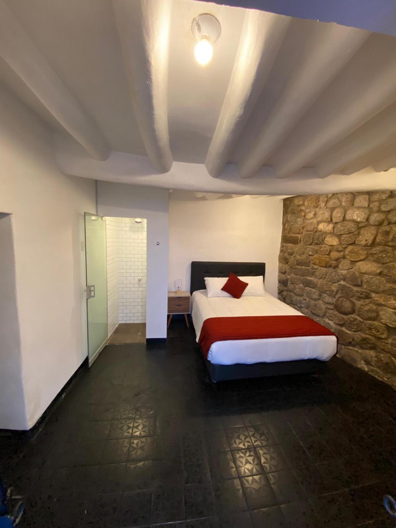 Hostal Intro *