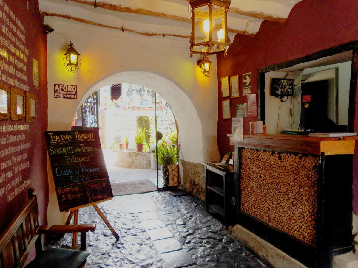 Hostal Intro