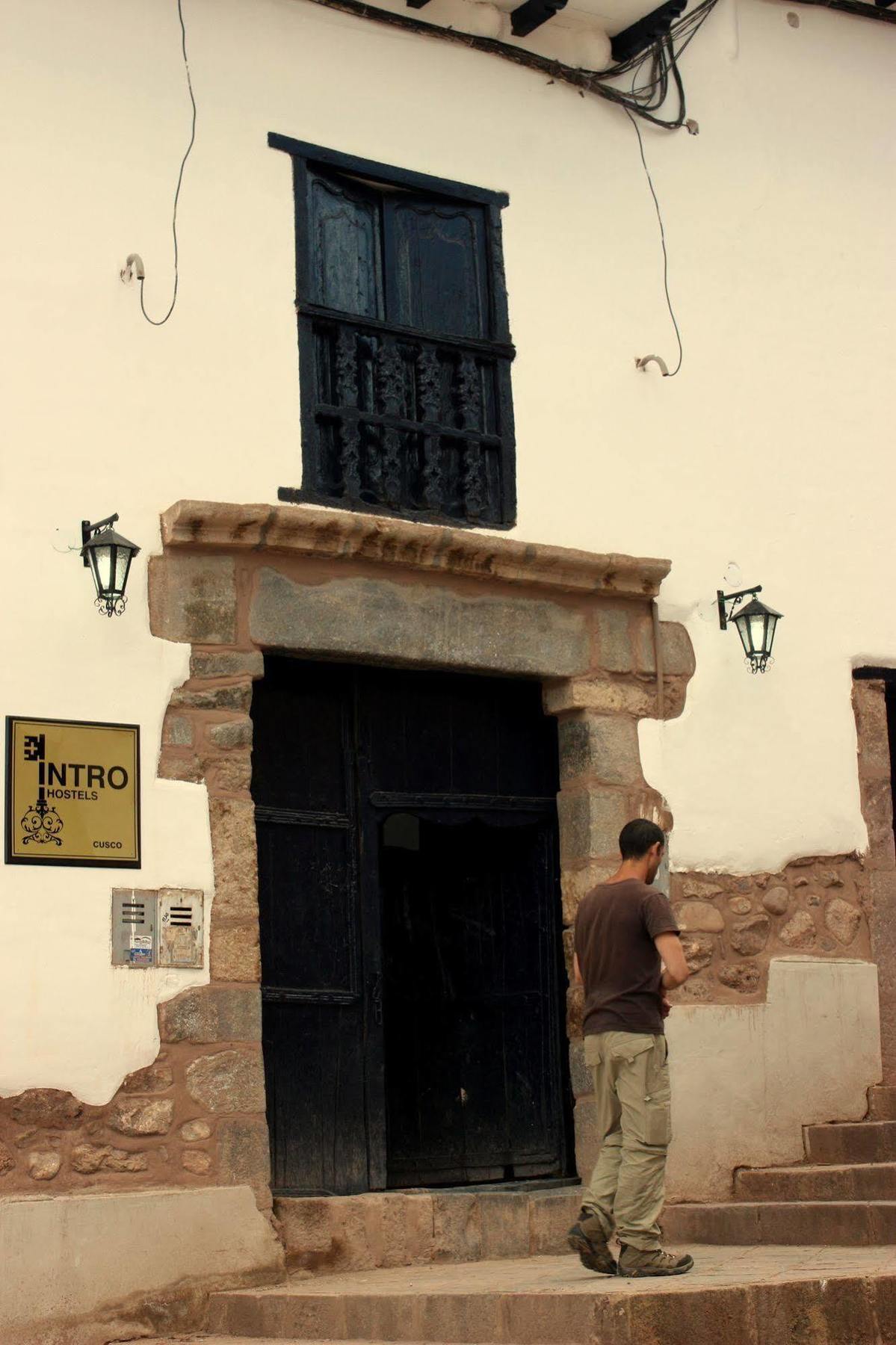 Intro Hostel *