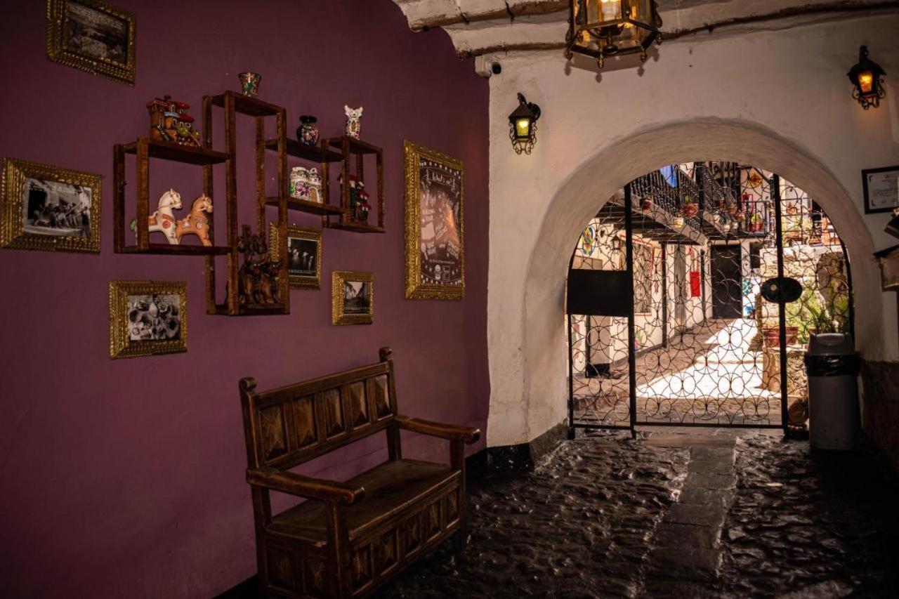 Hostal Intro